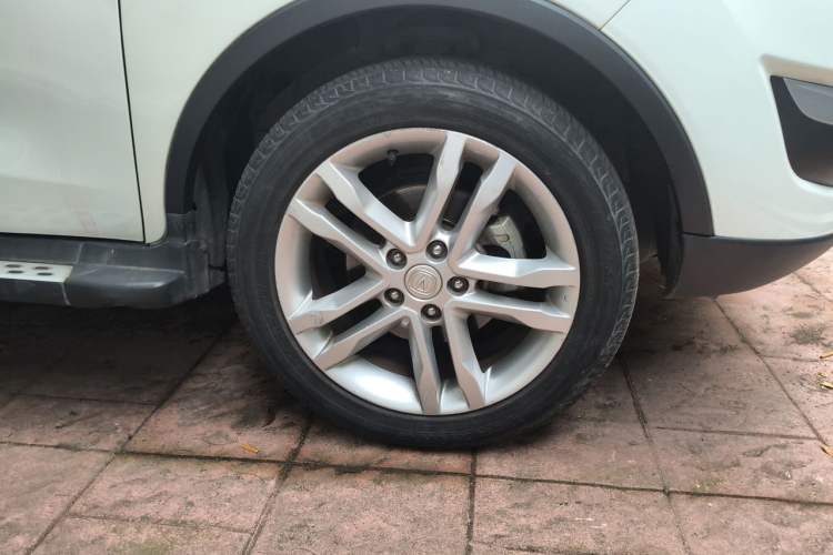 Used CHANGAN CS35 2016 1.6L Manual Luxury Model China IV Standard Right Front Wheel Hub