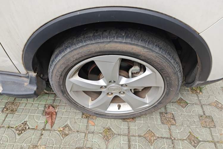 Used CHANGAN CS35 2016 1.6L Manual Luxury Model China IV Right Front Wheel Hub