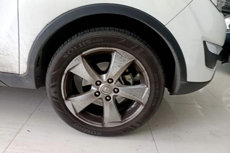 Used CHANGAN CS35 2016 1.6L Manual Luxury Model China IV Right Front Wheel Hub