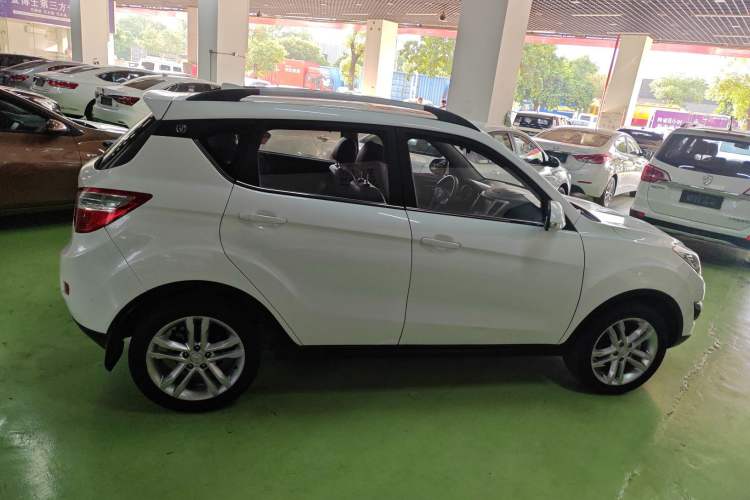Used CHANGAN CS35 2016 1.6L Automatic Luxury Model China V Standard Right Side