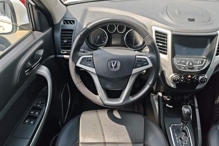 Used CHANGAN CS35 2016 1.6L Automatic Luxury Model China IV Standard Steering Wheel