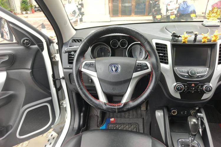 Used CHANGAN CS35 2016 1.6L Automatic Luxury Model China V Standard Steering Wheel