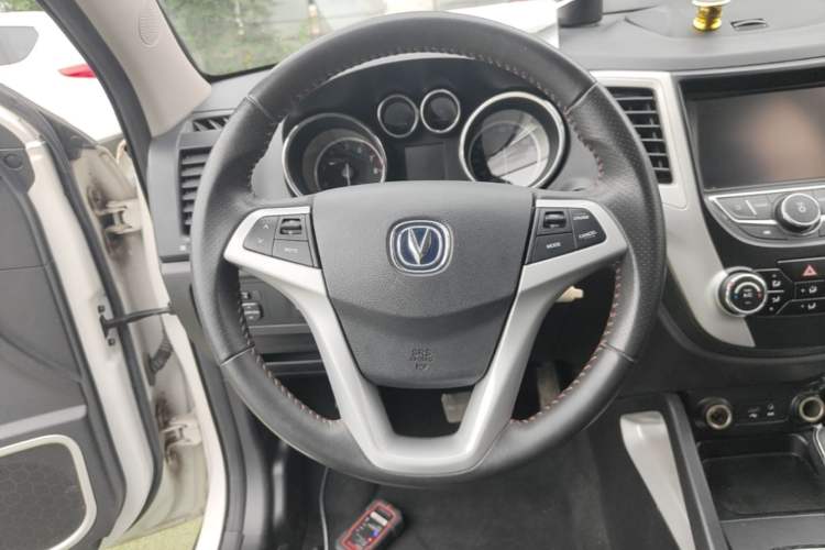 Used CHANGAN CS35 2016 1.6L Automatic Luxury Model China V Standard Steering Wheel