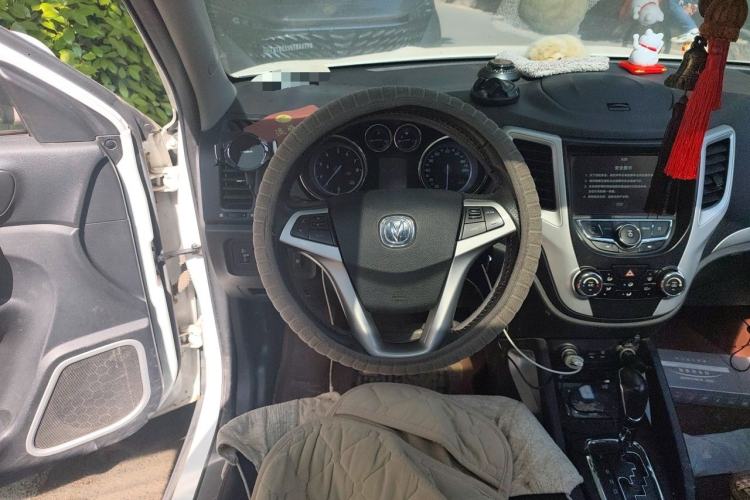Used CHANGAN CS35 2016 1.6L Automatic Luxury Model China V Standard Steering Wheel