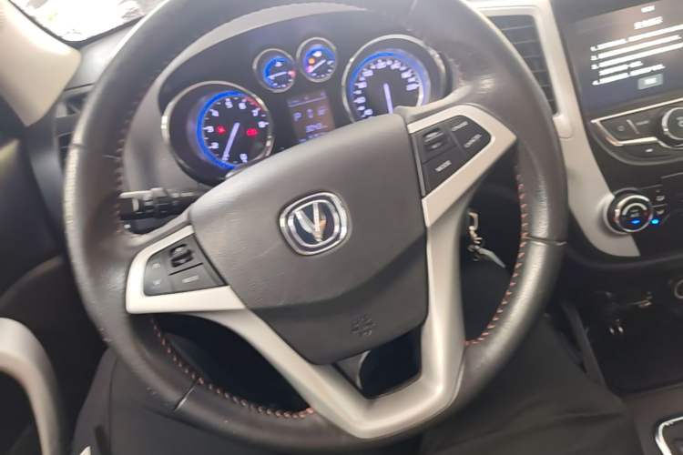 Used CHANGAN CS35 2016 1.6L Automatic Luxury Model China V Standard Steering Wheel