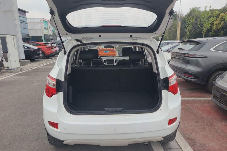 Used CHANGAN CS35 2016 1.6L Manual Luxury Model China V Standard Trunk