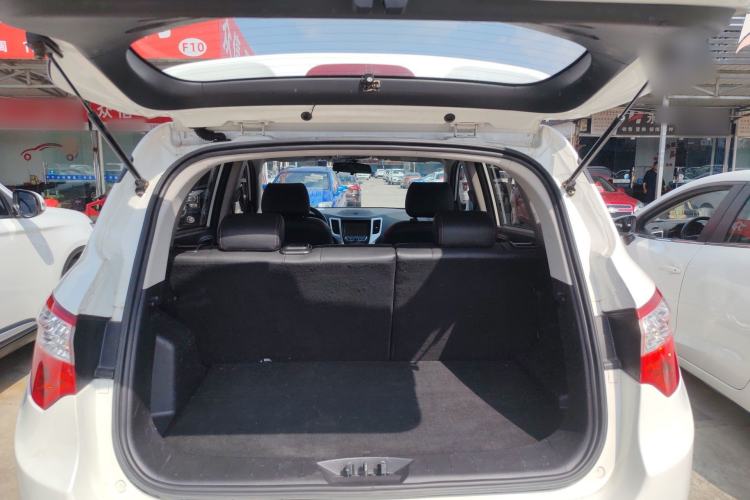 Used CHANGAN CS35 2016 1.6L Manual Luxury Model China V Standard Trunk