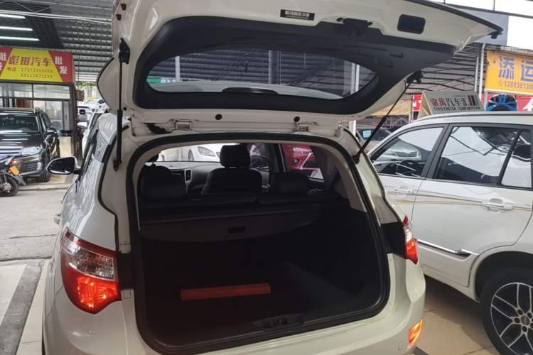 Used CHANGAN CS35 2016 1.6L Automatic Luxury Model China IV Standard Trunk