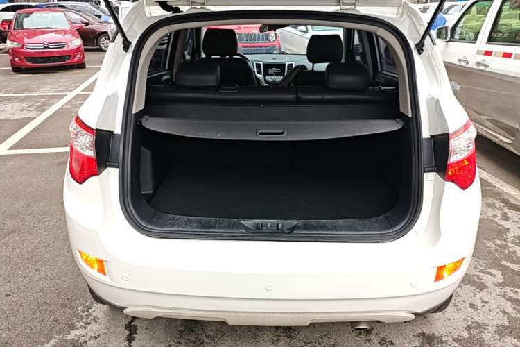 Used CHANGAN CS35 2016 1.6L Automatic Luxury Model China IV Standard Trunk