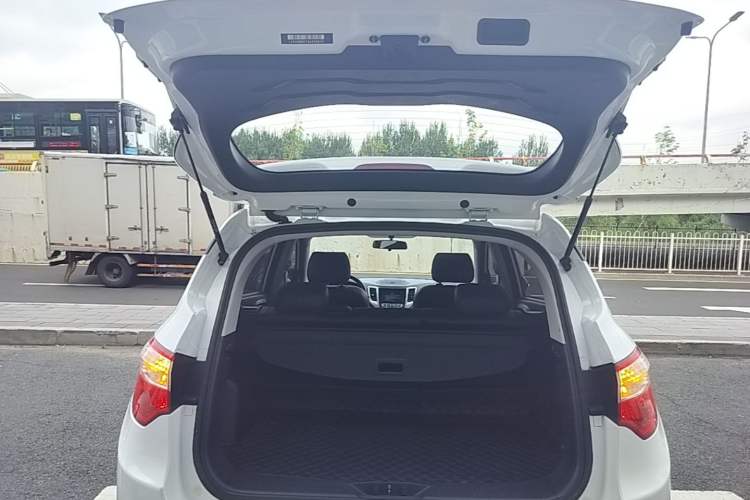 Used CHANGAN CS35 2016 1.6L Manual Luxury Model China V Standard Trunk