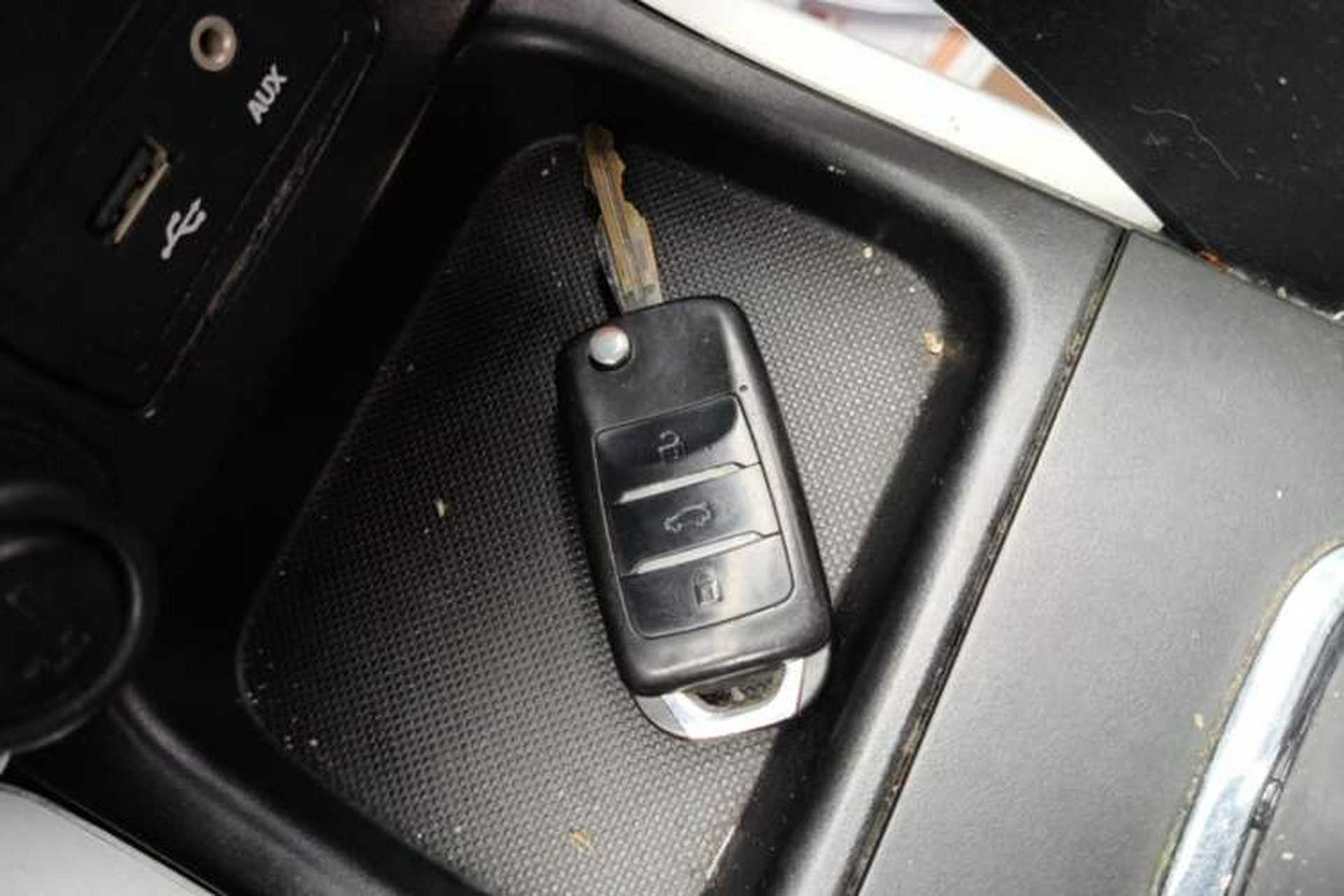 Used CHANGAN CS35 2016 1.6L Automatic Luxury Model China IV Standard Vehicle Key