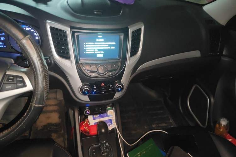 Used CHANGAN CS35 2016 1.6L Automatic Luxury Model China V Standard Audio And AC Panel