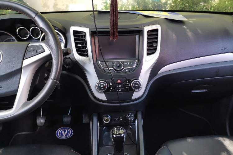Used CHANGAN CS35 2016 1.6L Manual Luxury Model China V Standard Audio And AC Panel