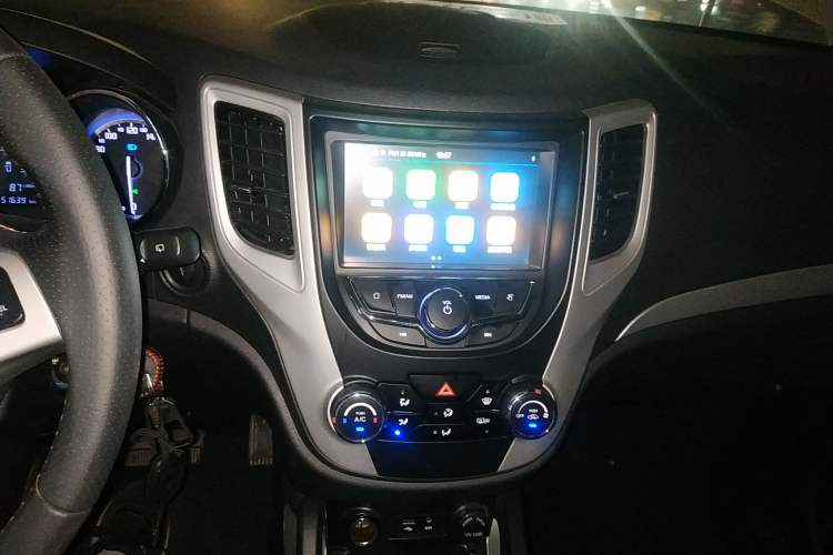 Used CHANGAN CS35 2016 1.6L Automatic Luxury Model China V Standard Audio And AC Panel