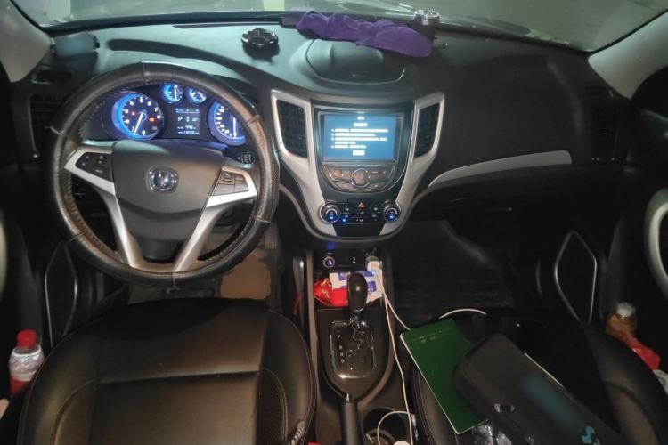 Used CHANGAN CS35 2016 1.6L Automatic Luxury Model China V Standard Center Console