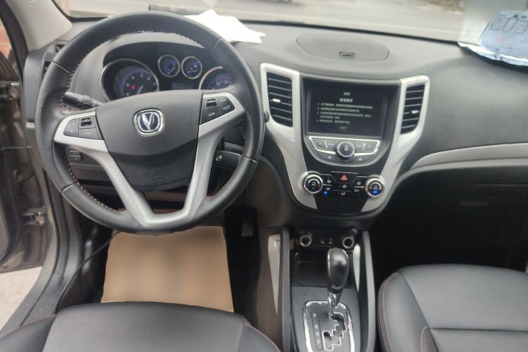 Used CHANGAN CS35 2016 1.6L Automatic Luxury Model China V Standard Center Console