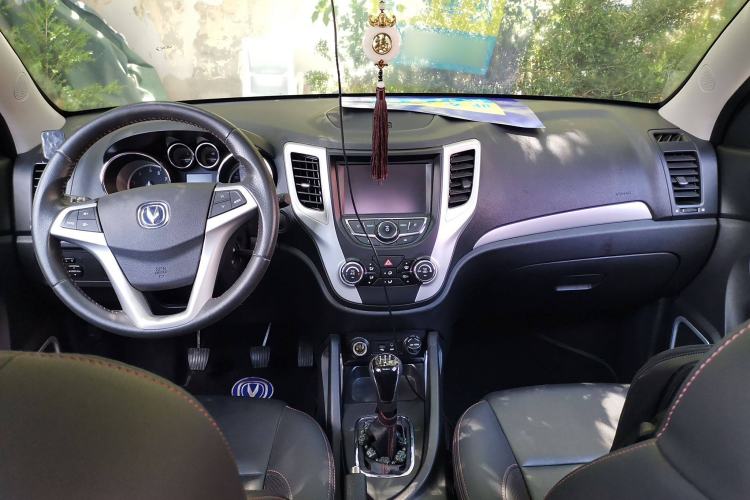 Used CHANGAN CS35 2016 1.6L Manual Luxury Model China V Standard Center Console