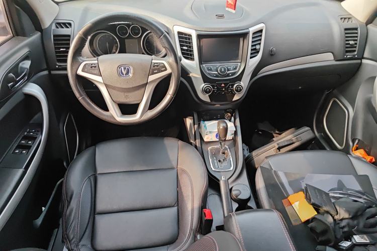 Used CHANGAN CS35 2016 1.6L Automatic Luxury Model China V Standard Center Console