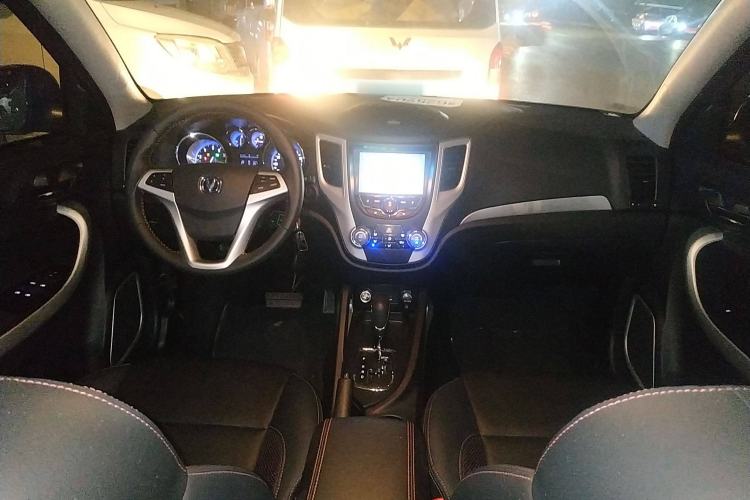 Used CHANGAN CS35 2016 1.6L Automatic Luxury Model China V Standard Center Console