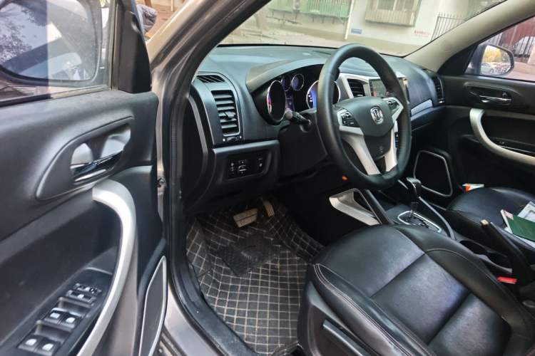 Used CHANGAN CS35 2016 1.6L Automatic Luxury Model China V Standard Driver Seat