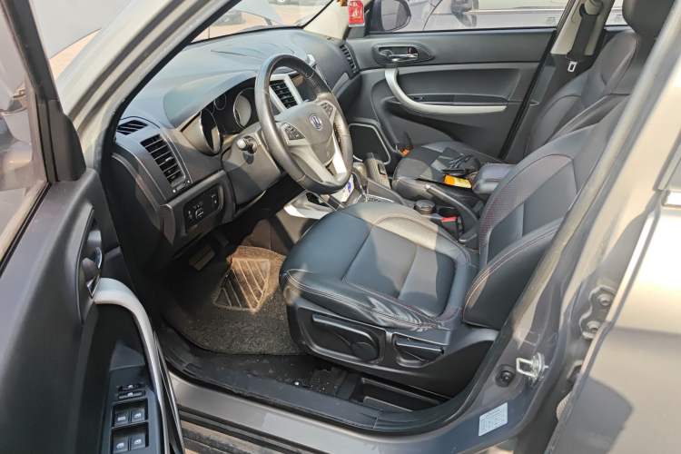 Used CHANGAN CS35 2016 1.6L Automatic Luxury Model China V Standard Driver Seat
