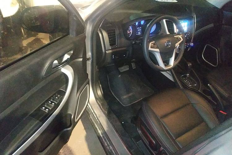 Used CHANGAN CS35 2016 1.6L Automatic Luxury Model China V Standard Driver Seat