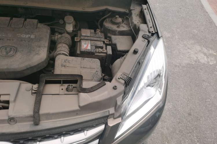 Used CHANGAN CS35 2016 1.6L Automatic Luxury Model China V Standard Engine Bay Left