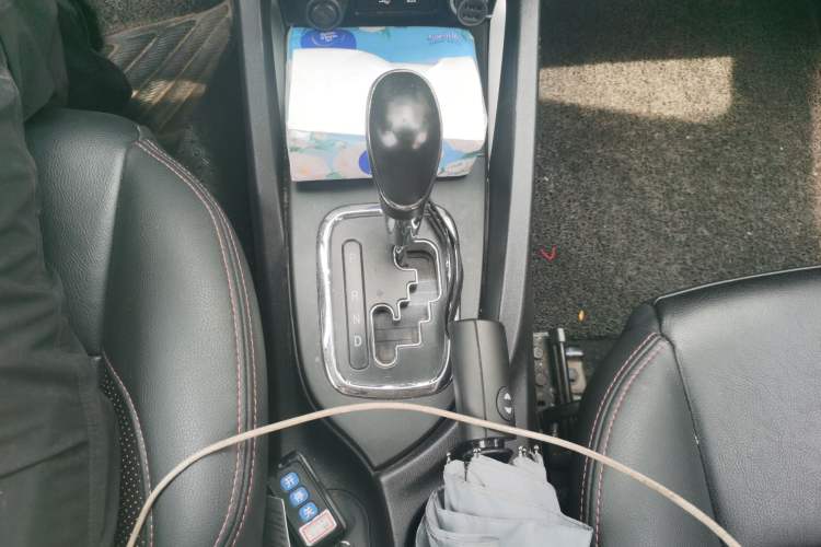 Used CHANGAN CS35 2016 1.6L Automatic Luxury Model China V Standard Gear Lever