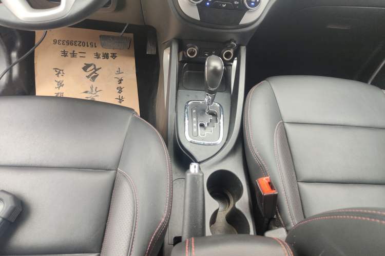 Used CHANGAN CS35 2016 1.6L Automatic Luxury Model China V Standard Gear Lever