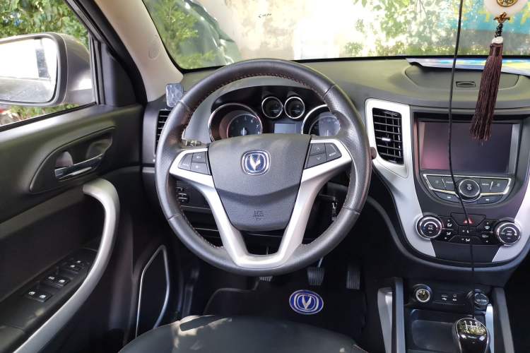 Used CHANGAN CS35 2016 1.6L Manual Luxury Model China V Standard Steering Wheel