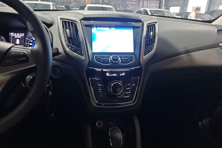 Used CHANGAN CS35 2017 1.6L Automatic Luxury Model Audio And AC Panel