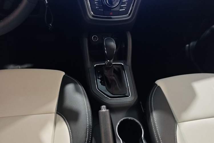Used CHANGAN CS35 2017 1.6L Automatic Luxury Model Gear Lever