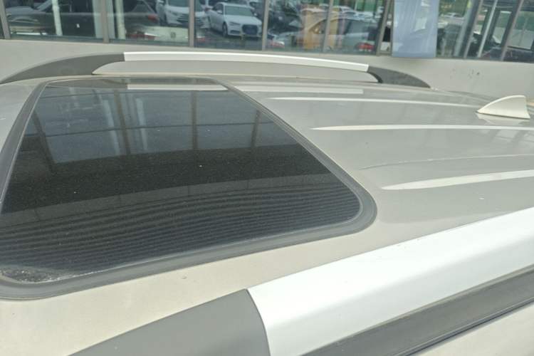 Used CHANGAN CS35 2017 1.6L Manual Luxury Model Roof