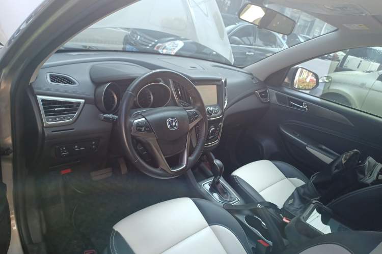 Used CHANGAN CS35 2017 1.6L Automatic Luxury Model Center Console