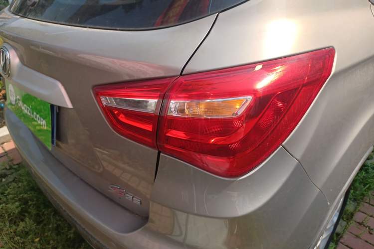 Used CHANGAN CS35 2017 1.6L Automatic Luxury Model Exterior 3
