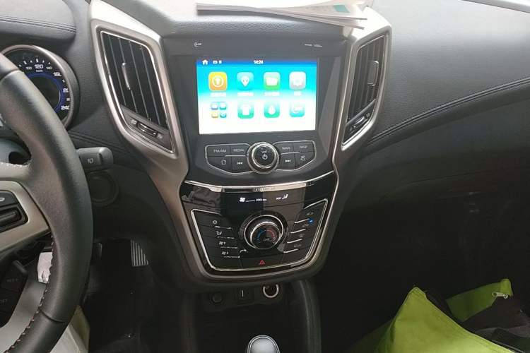 Used CHANGAN CS35 2017 1.6L Automatic Luxury Model Audio And AC Panel