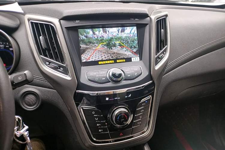 Used CHANGAN CS35 2017 1.6L Manual Luxury Model Audio And AC Panel