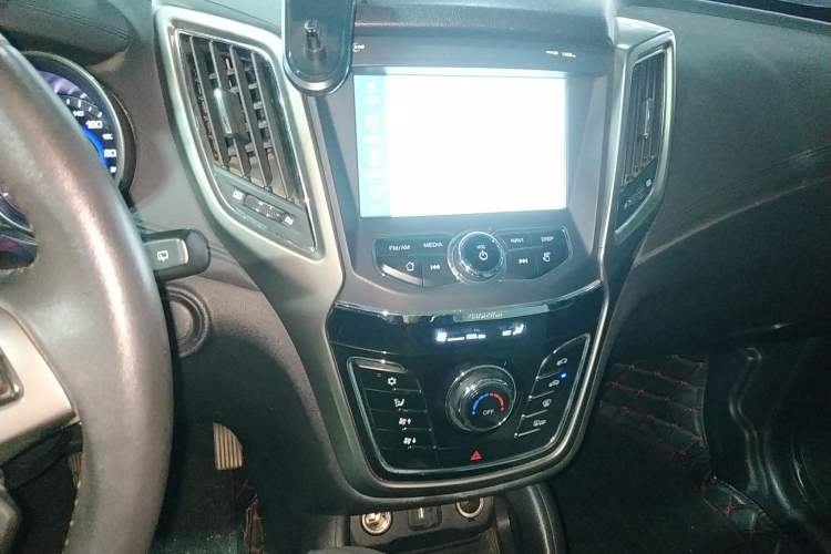 Used CHANGAN CS35 2017 1.6L Automatic Luxury Model Audio And AC Panel