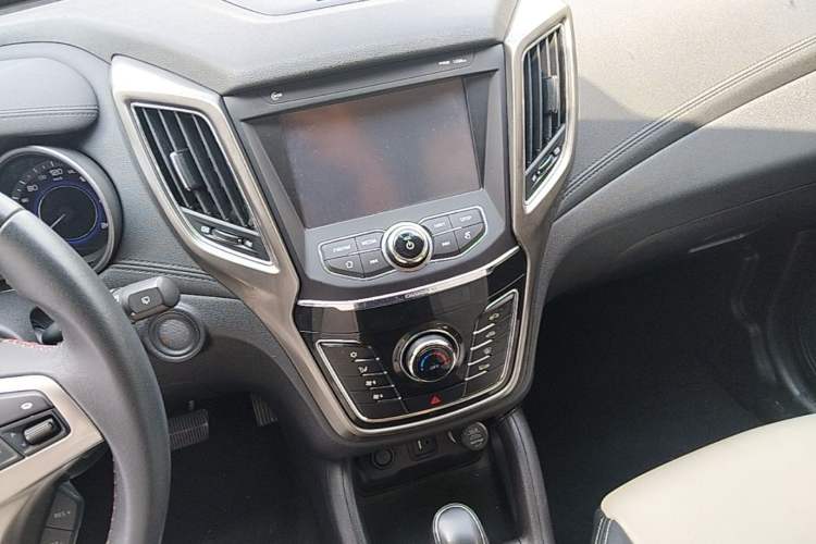 Used CHANGAN CS35 2017 1.6L Automatic Luxury Model Audio And AC Panel