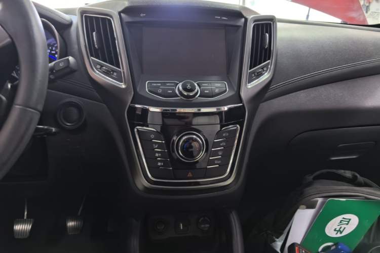 Used CHANGAN CS35 2017 1.6L Manual Luxury Model Audio And AC Panel