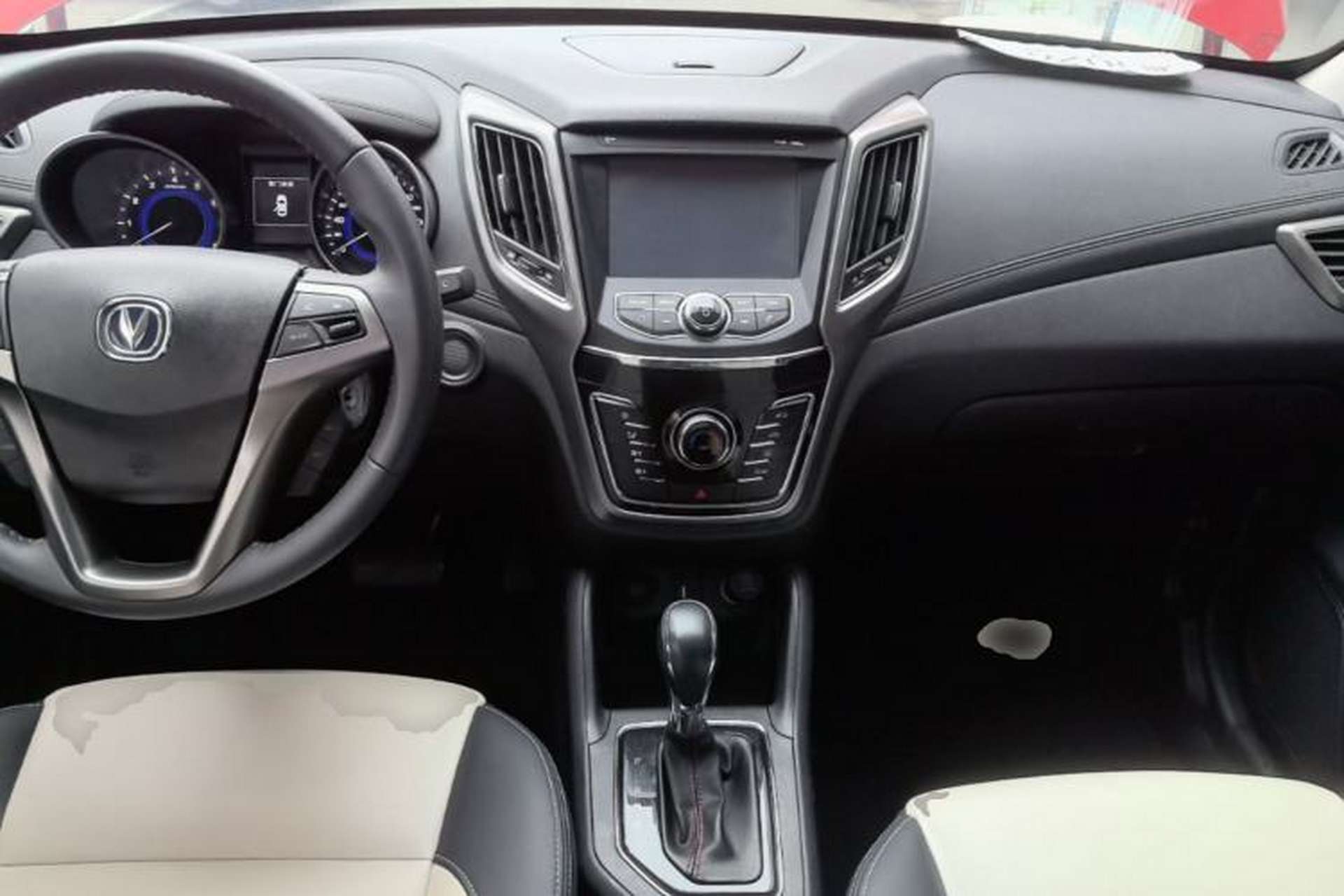 Used CHANGAN CS35 2017 1.6L Automatic Luxury Model Center Console