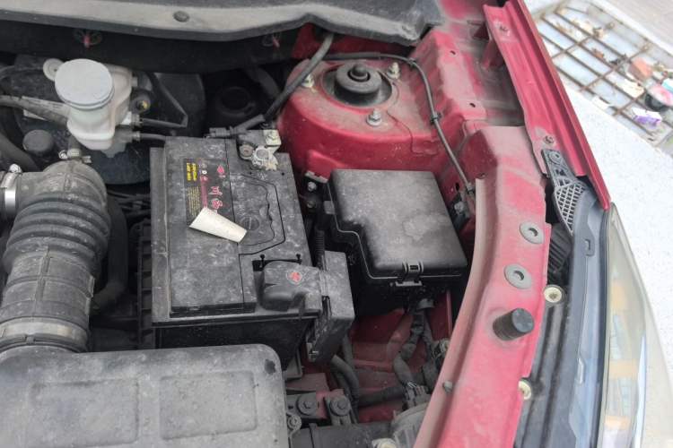 Used CHANGAN CS35 2017 1.6L Automatic Luxury Model Engine Bay Left