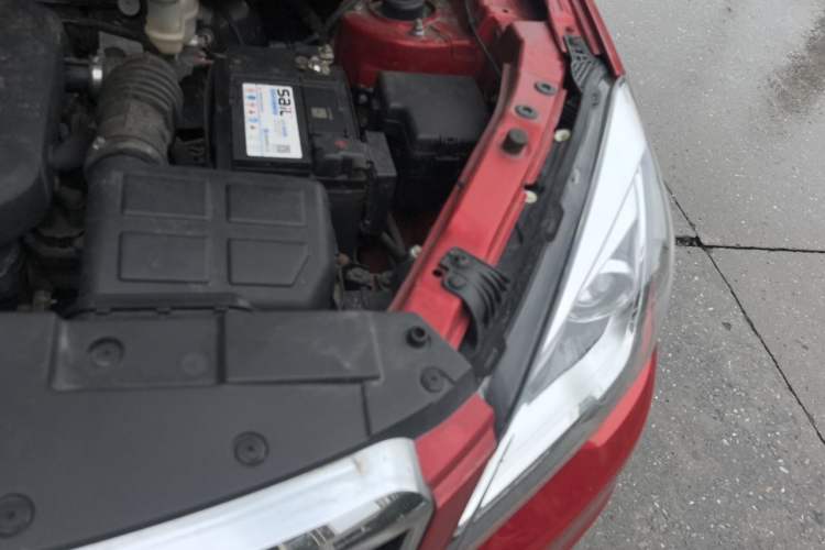Used CHANGAN CS35 2017 1.6L Automatic Luxury Model Engine Bay Left
