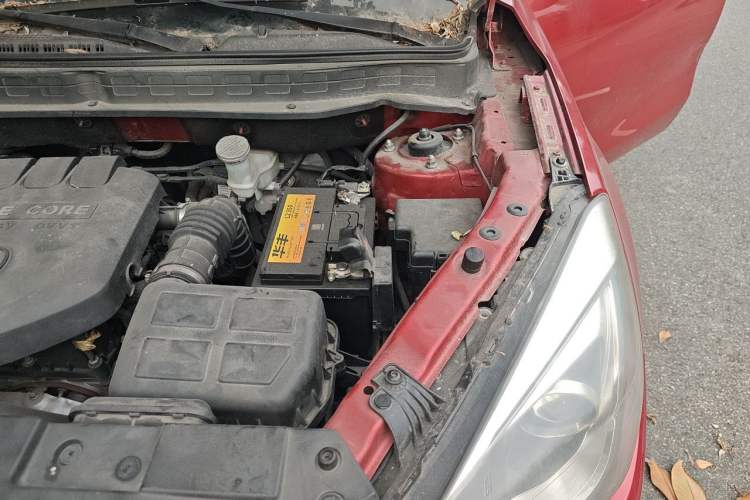 Used CHANGAN CS35 2017 1.6L Manual Luxury Model Engine Bay Left
