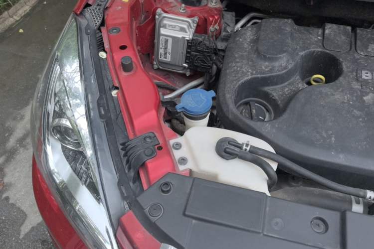 Used CHANGAN CS35 2017 1.6L Automatic Luxury Model Engine Bay Right