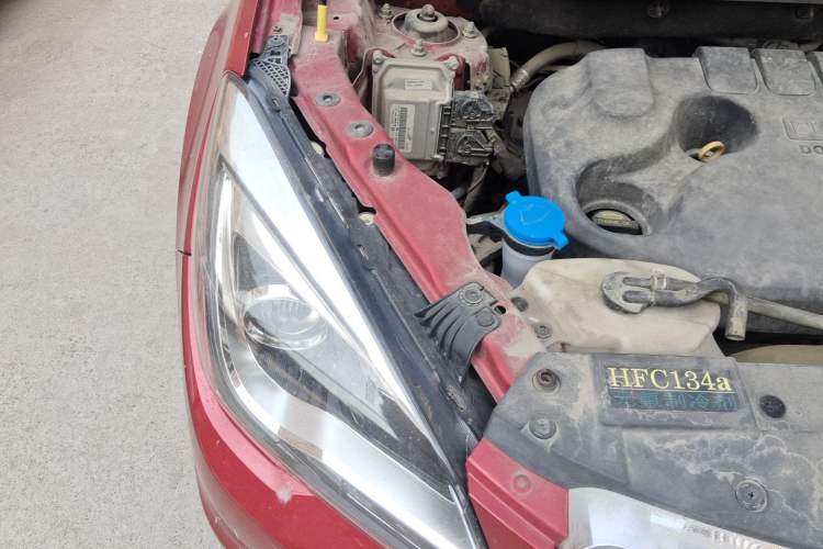 Used CHANGAN CS35 2017 1.6L Manual Luxury Model Engine Bay Right