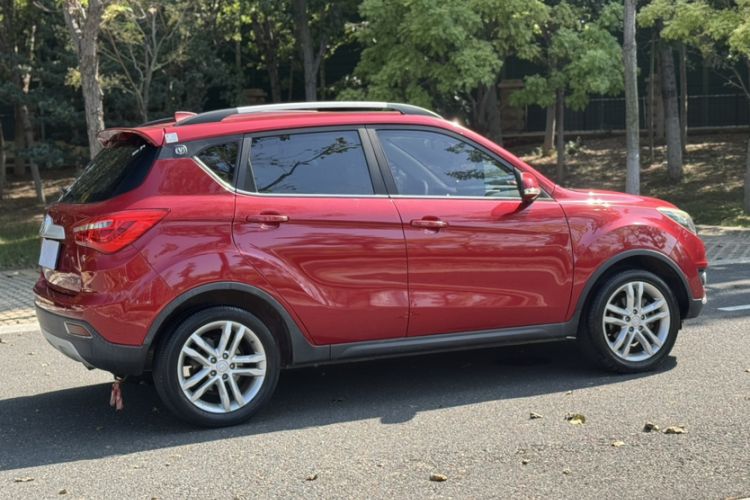 Used CHANGAN CS35 2017 1.6L Automatic Luxury Model Exterior 3