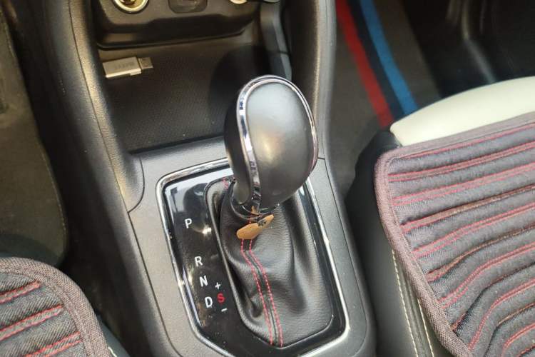Used CHANGAN CS35 2017 1.6L Automatic Luxury Model Gear Lever