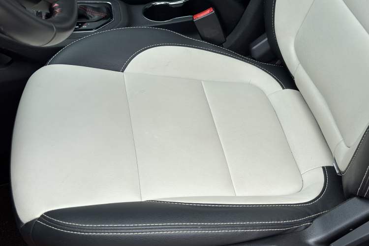 Used CHANGAN CS35 2017 1.6L Automatic Luxury Model Interior 4