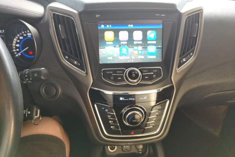 Used CHANGAN CS35 2017 1.6L Automatic Luxury Model Interior 4